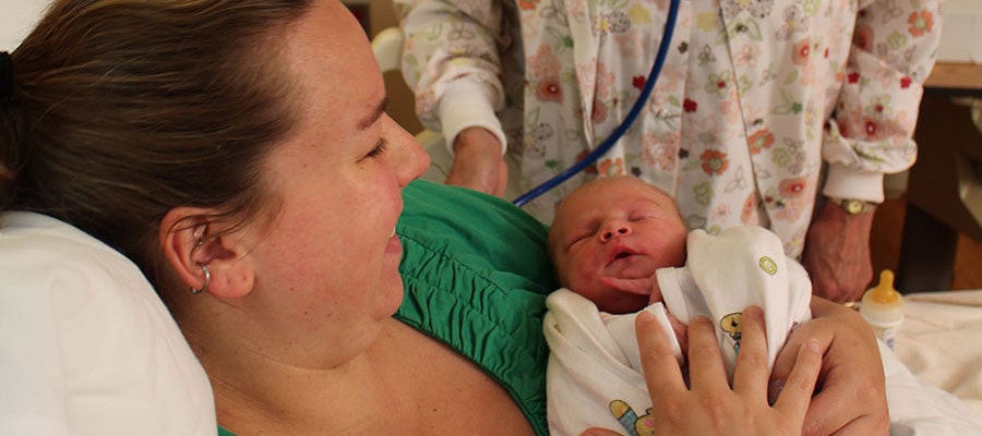 photo-nurse-newborn-mother_900x400