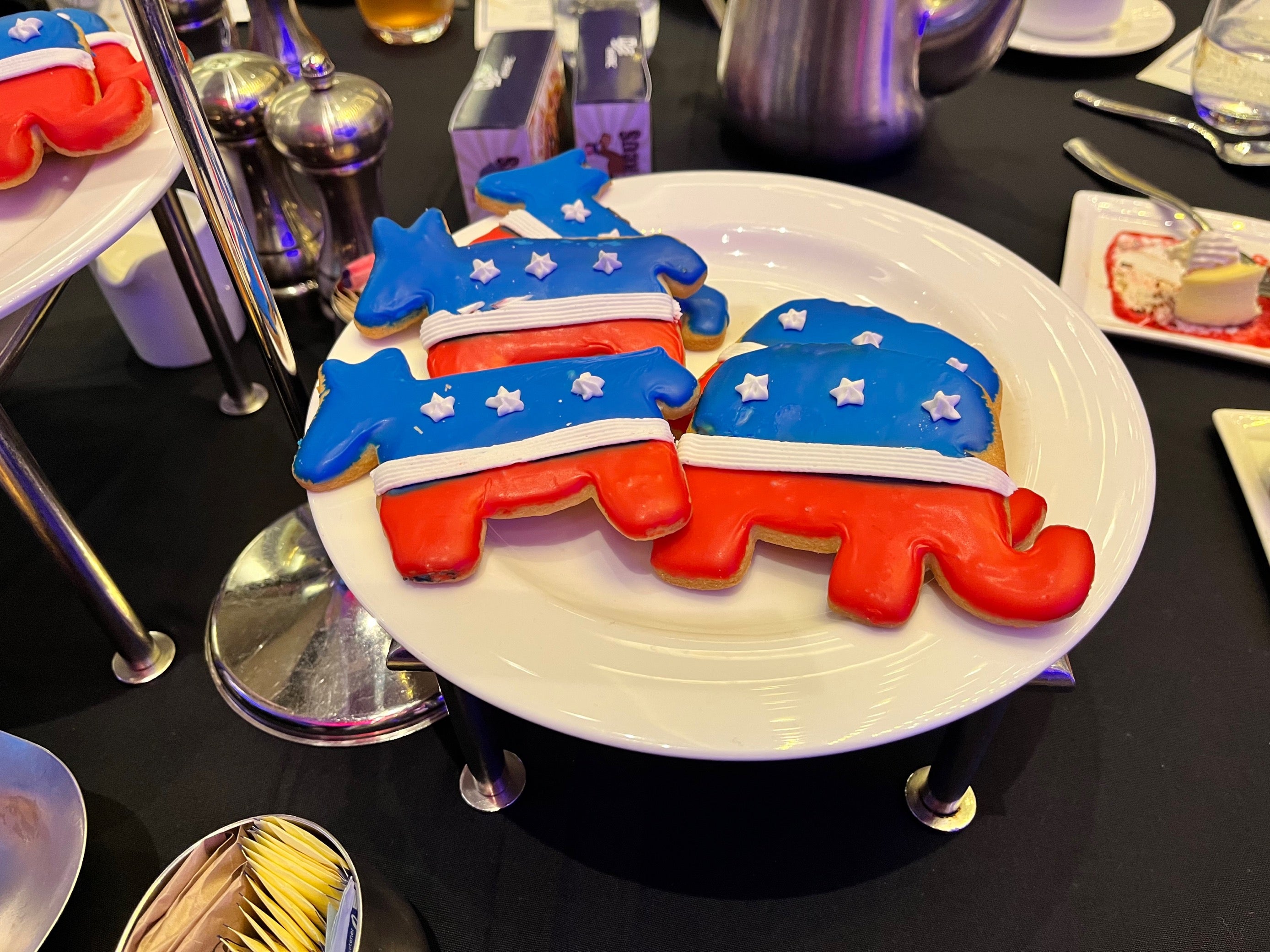 Democrat and Republican logo-shaped cookies